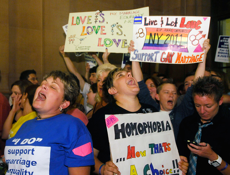 Illustration for article titled New Yorkers Take to the Streets to Celebrate Gay Marriage Vote